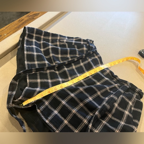 3/$30 American Eagle M cotton linen shorts - Picture 2 of 5